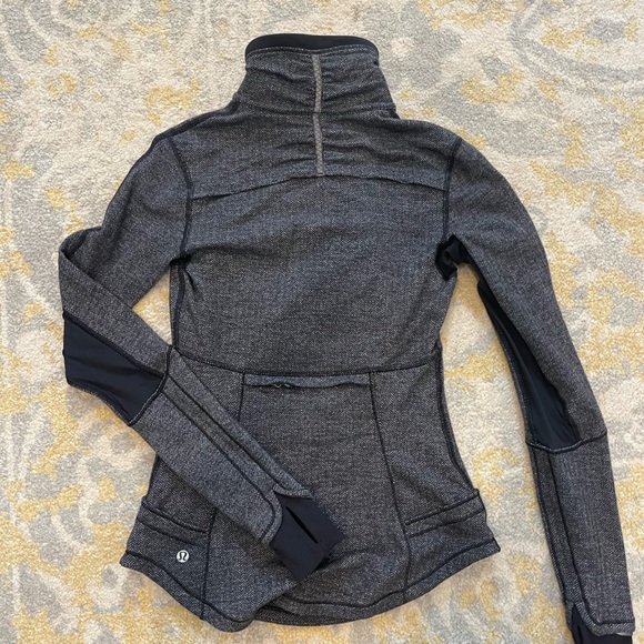 LILULEMON Women’s 1/2 pullover jacket. Gray. Size 4 - Picture 12 of 12